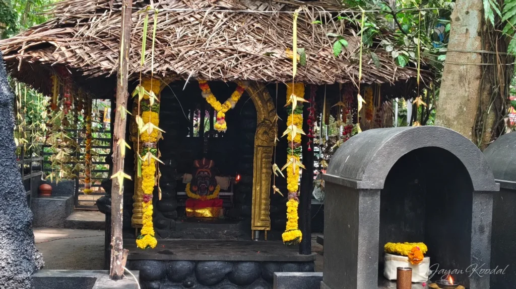 Kalleli Oorali Appooppan Kavu