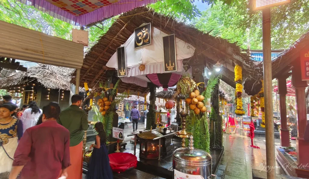 Kalleli Oorali Appooppan Kavu
