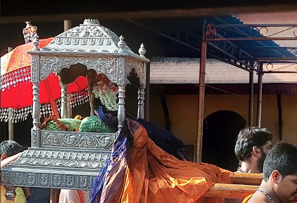 Mookambika temple seeveli