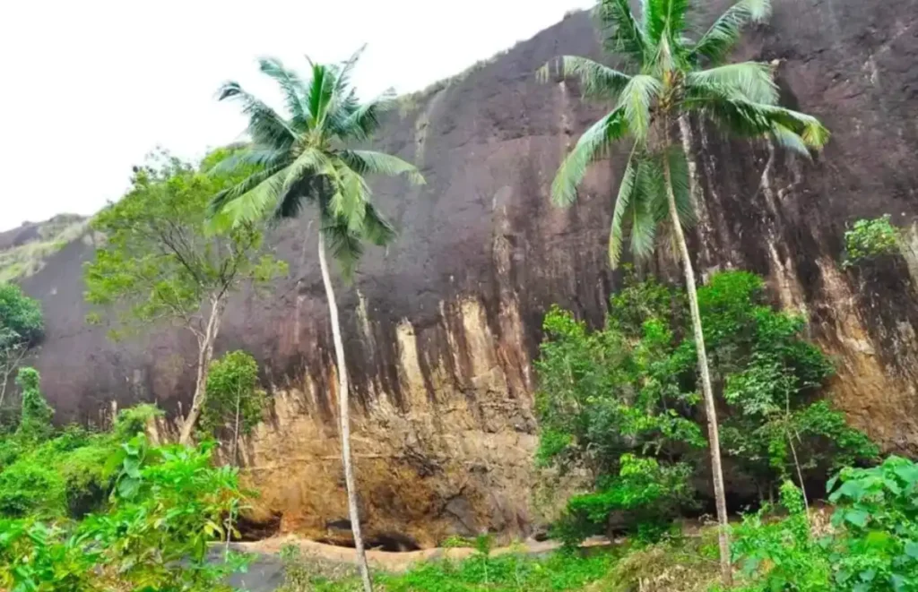 Rakshasanpara Koodal Rock Formations